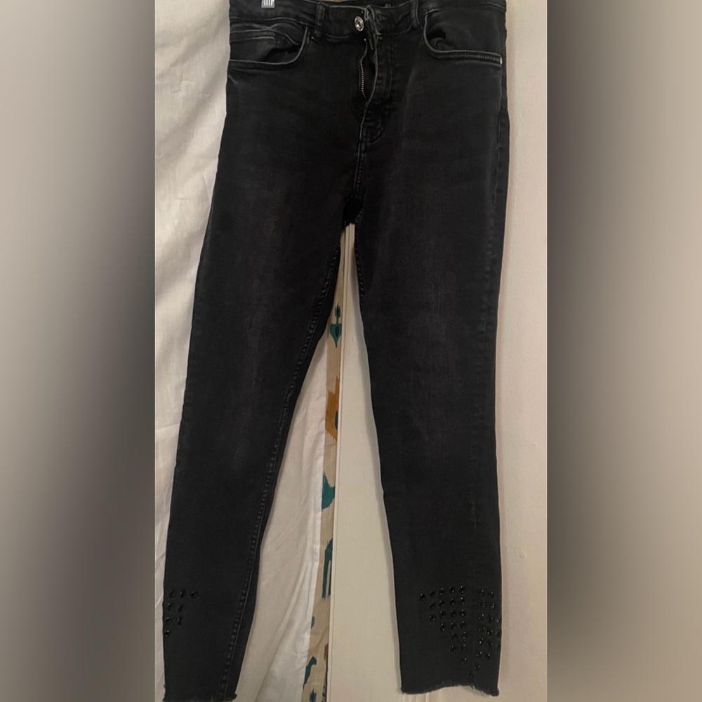 Zara Embellished Cut Off Black Jeans size 6